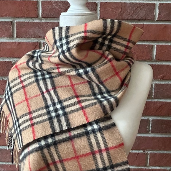 • Burberry’s Vintage Pure Lambswool Nova Check Plaid Fringed Scarf 56””x11” - Picture 8 of 9